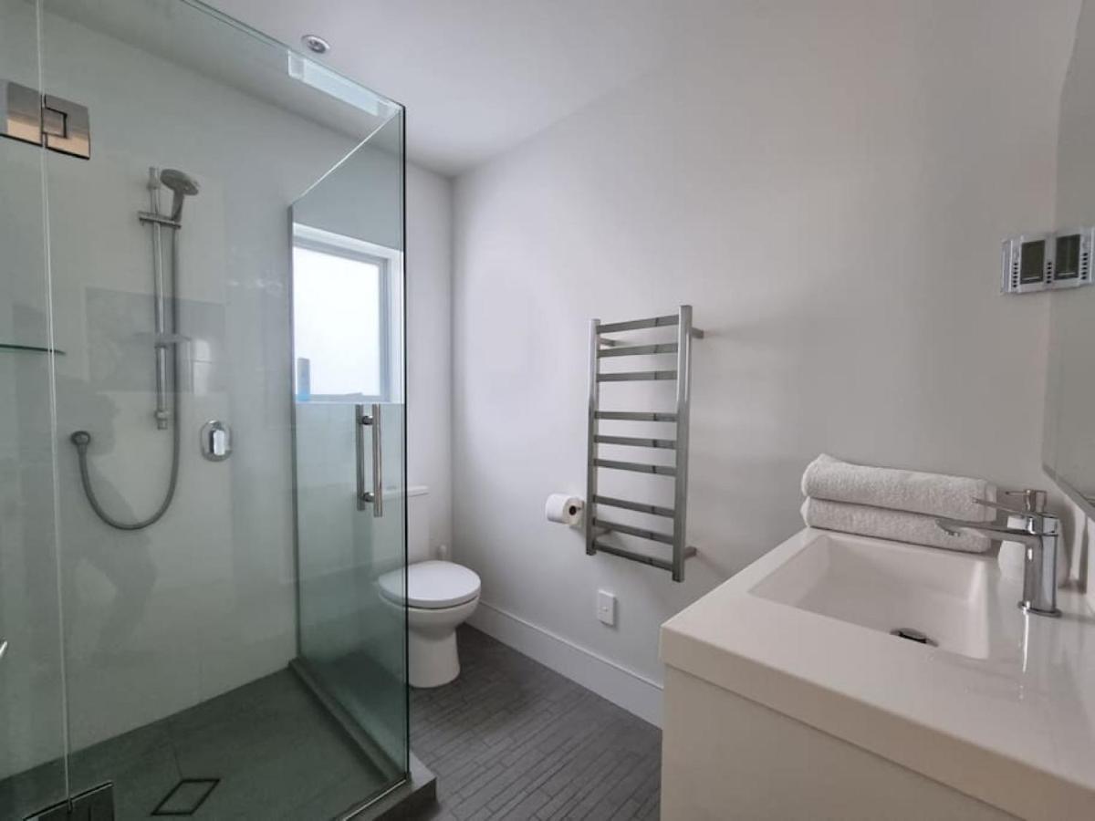 Fabulous Castor Bay 1 Bedroom With Views And Skytv Auckland Exterior photo