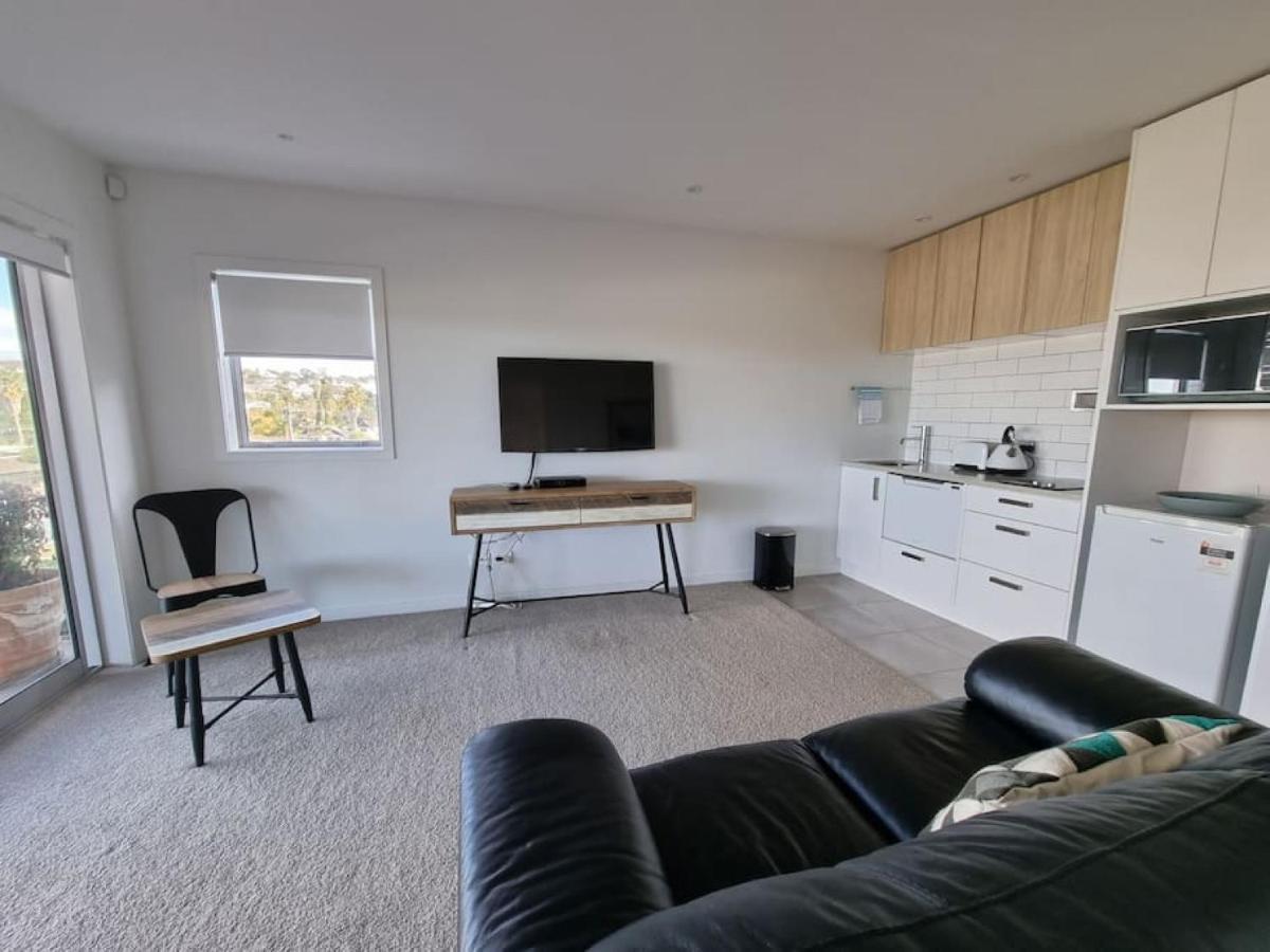 Fabulous Castor Bay 1 Bedroom With Views And Skytv Auckland Exterior photo