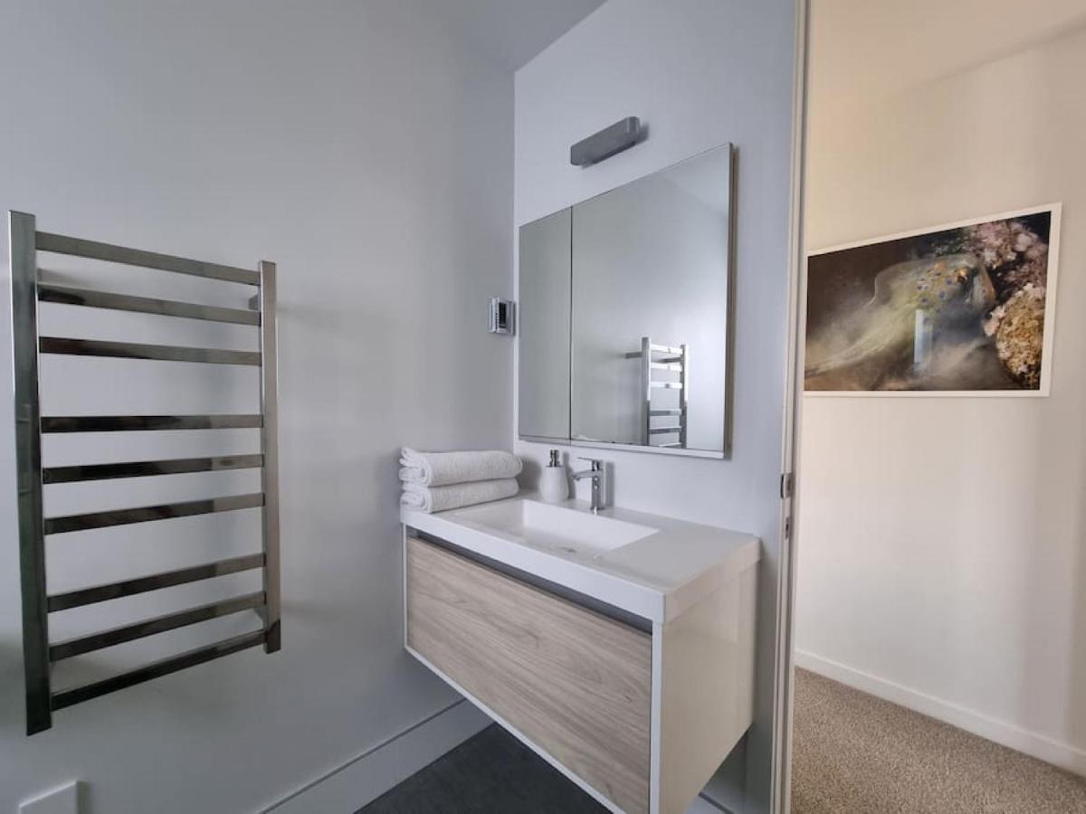 Fabulous Castor Bay 1 Bedroom With Views And Skytv Auckland Exterior photo